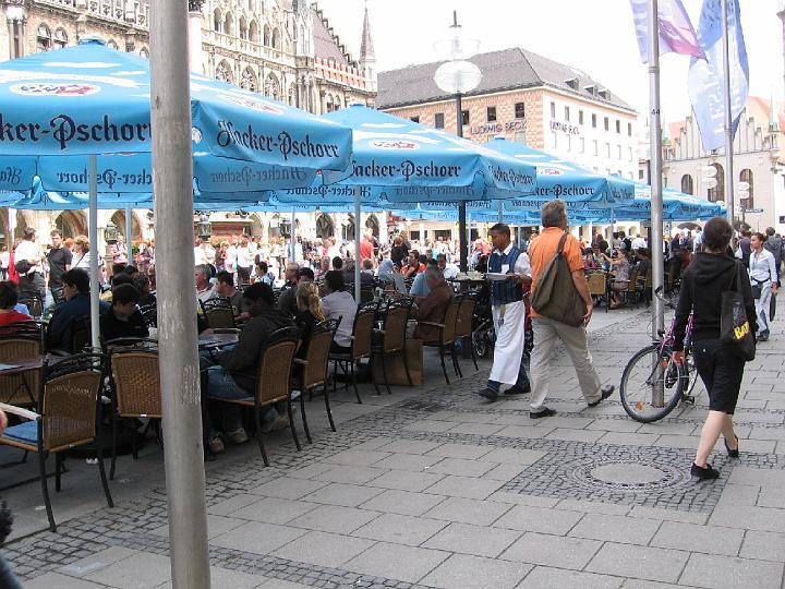 Muenchen 023.jpg - Obwohl München bereits 1328 kaiserliche Residenzstadt wurde, begann der Aufstieg zur Großstadt erst 450 Jahre später. Gegen Ende des 18. Jahrhunderts wuchs München rapide, was 1806 noch beschleunigt wurde, als München die Hauptstadt des napoleonischen Königreichs Bayern wurde.